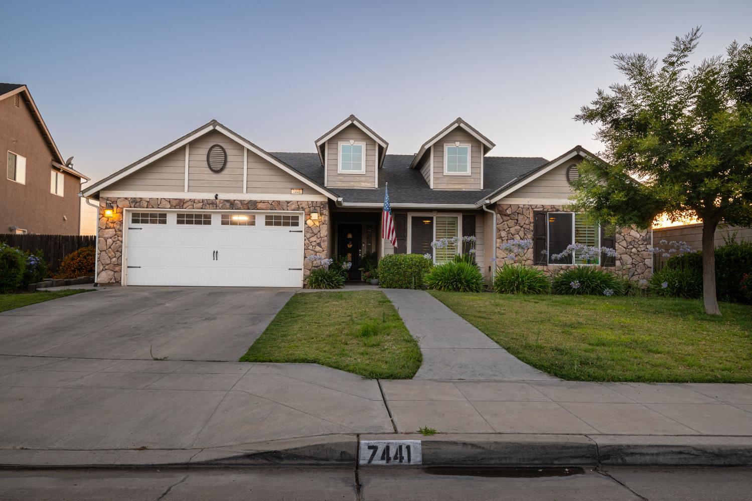 7441 N La Paz Ave